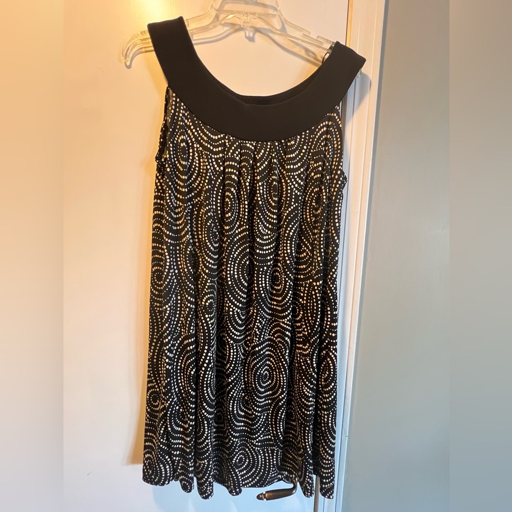 Ladies’ Dress - Picture 2 of 2